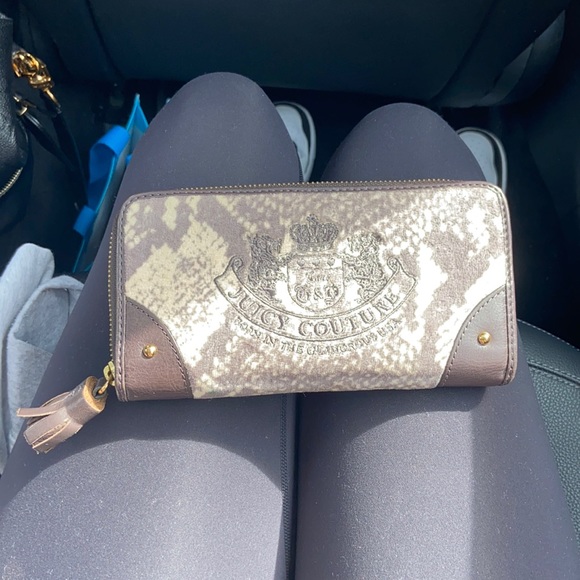 Juicy Couture wallet - Picture 1 of 6